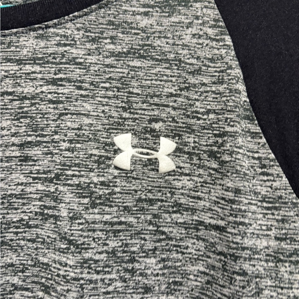 Under Armour Women's Black and Gray Raglan Top Medium - Picture 3 of 6
